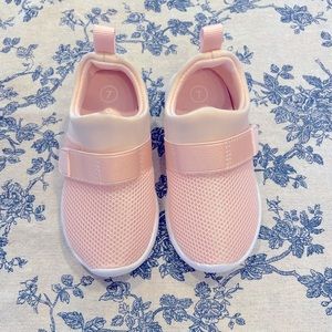 Cat and Jack never worn toddler size 7 sneakers